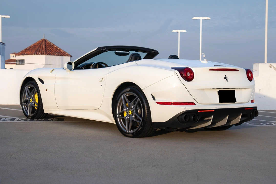 2017 Ferrari California T - Image 8 of 31