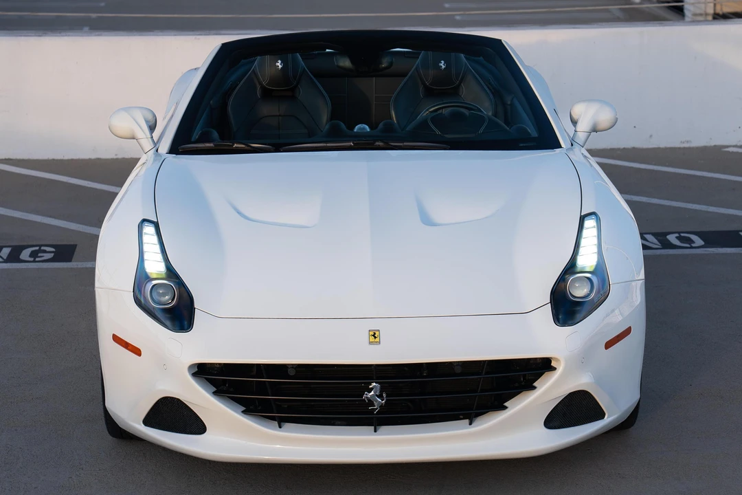 2017 Ferrari California T - Image 2 of 31