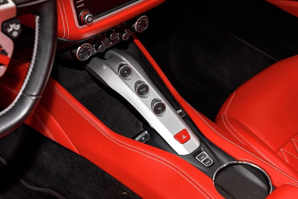 2017 Ferrari California T - Image 28 of 31
