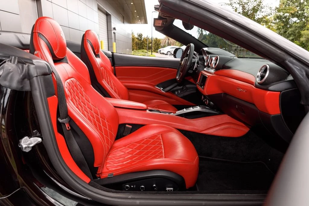 2017 Ferrari California T - Image 13 of 31