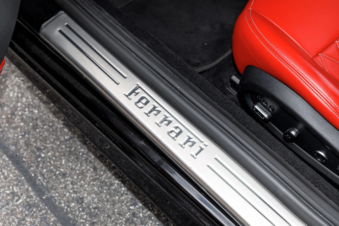 2017 Ferrari California T - Image 27 of 31