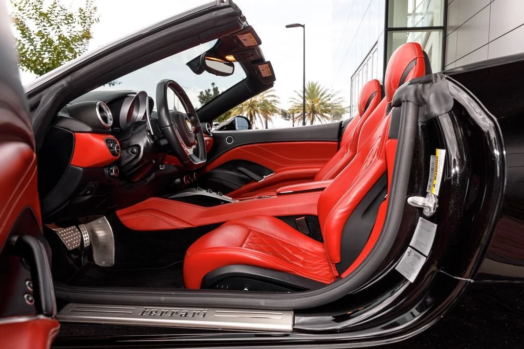 2017 Ferrari California T - Image 22 of 31