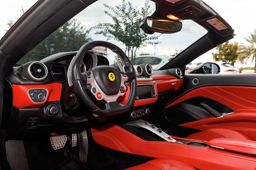 2017 Ferrari California T - Image 24 of 31