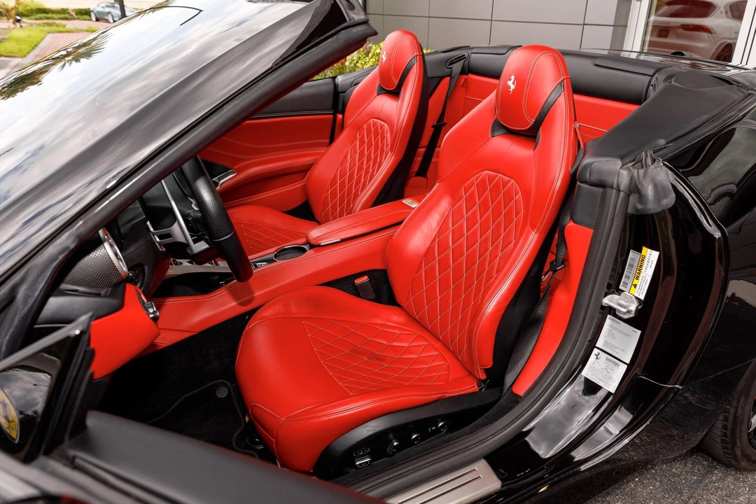 2017 Ferrari California T - Image 21 of 31