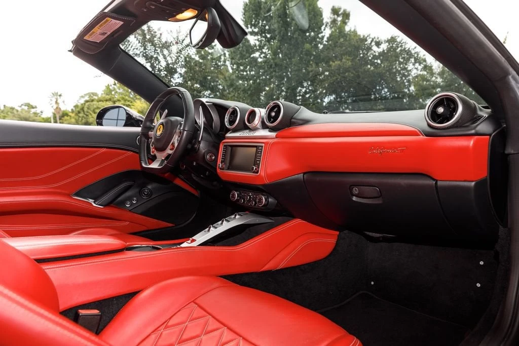 2017 Ferrari California T - Image 15 of 31