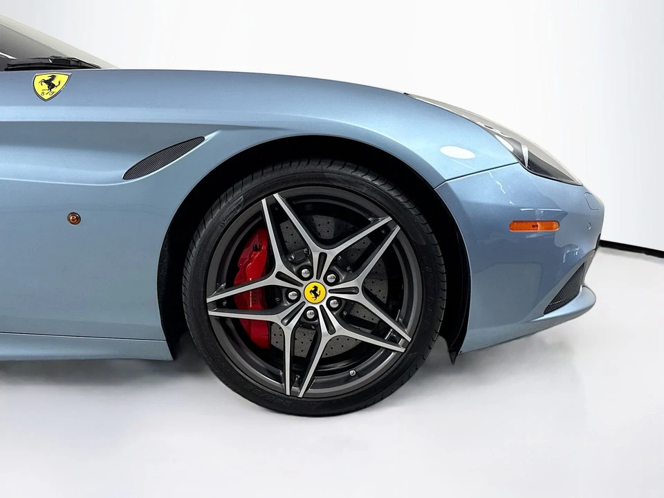 2017 Ferrari California T - Image 27 of 31