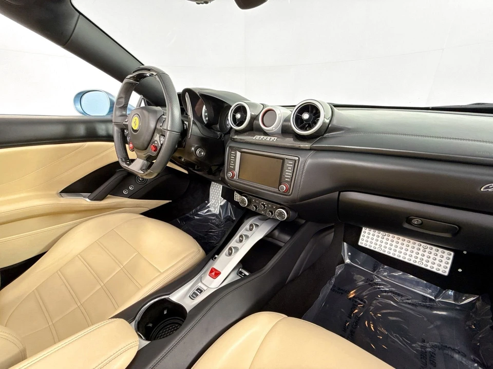 2017 Ferrari California T - Image 25 of 31