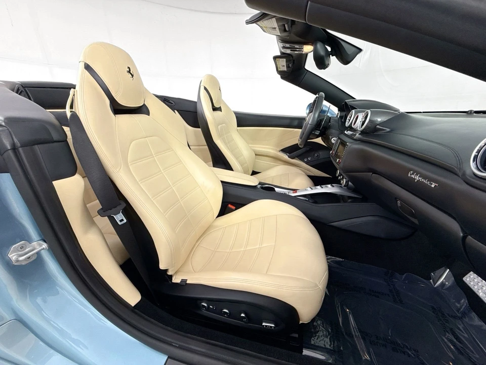 2017 Ferrari California T - Image 22 of 31