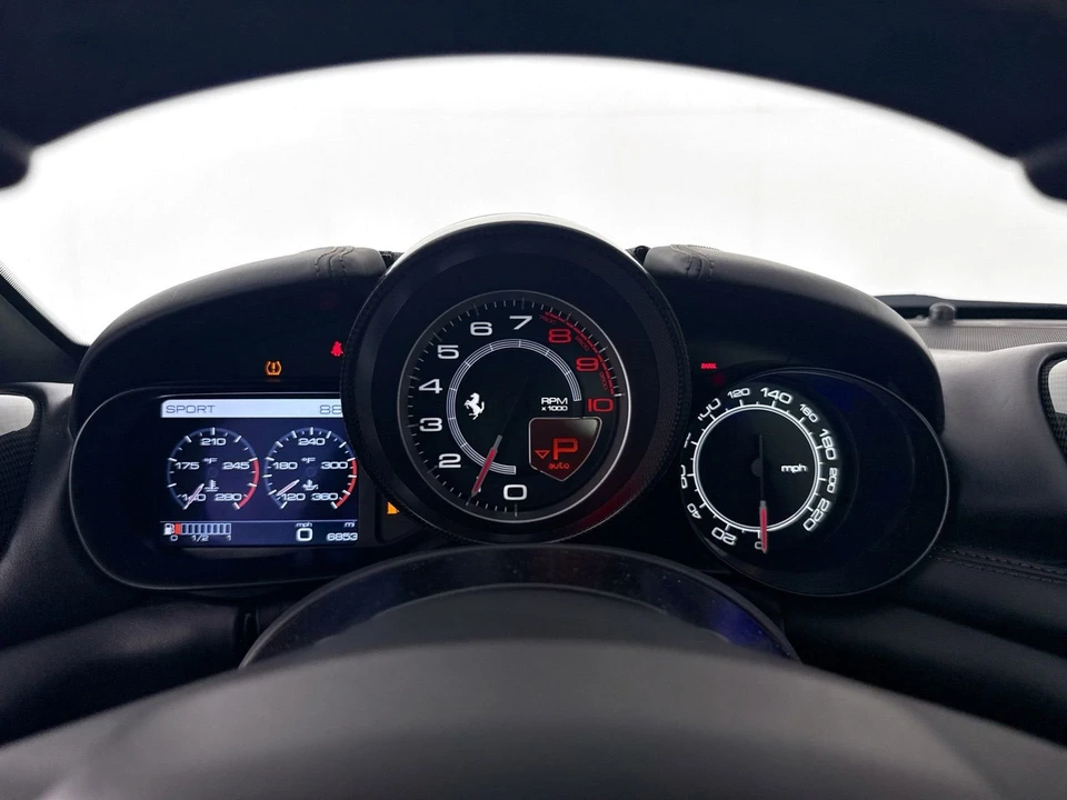 2017 Ferrari California T - Image 11 of 31