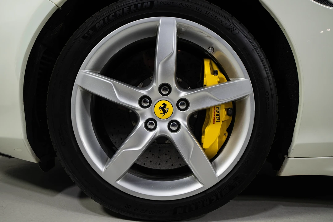 2017 Ferrari California T - Image 15 of 31