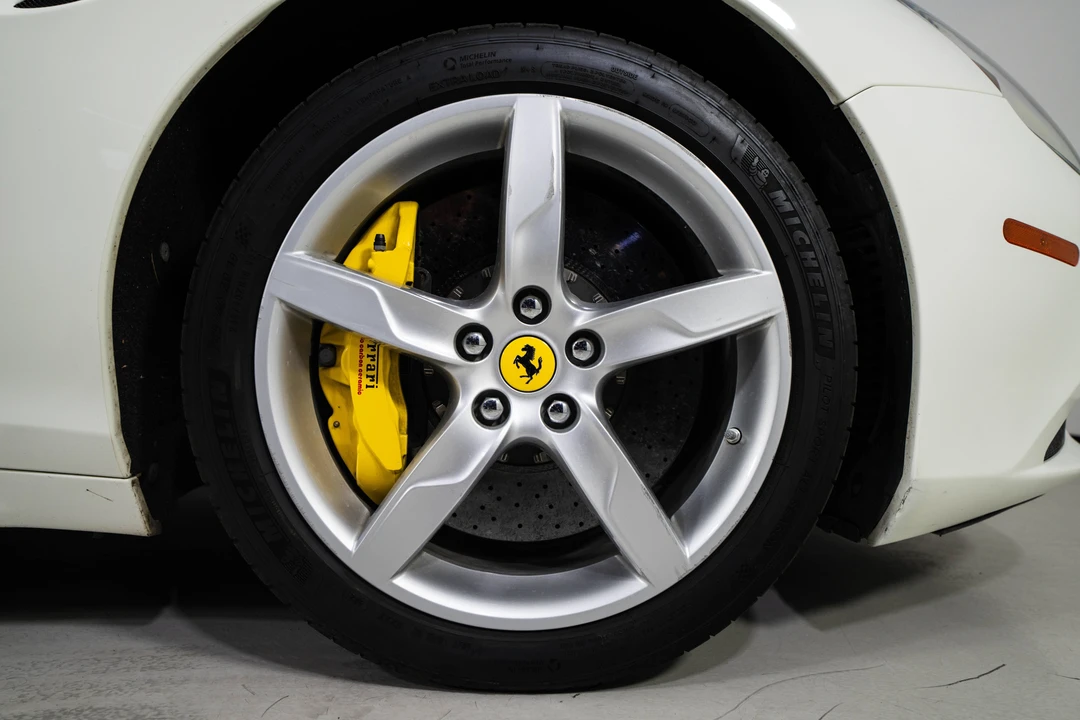 2017 Ferrari California T - Image 27 of 31