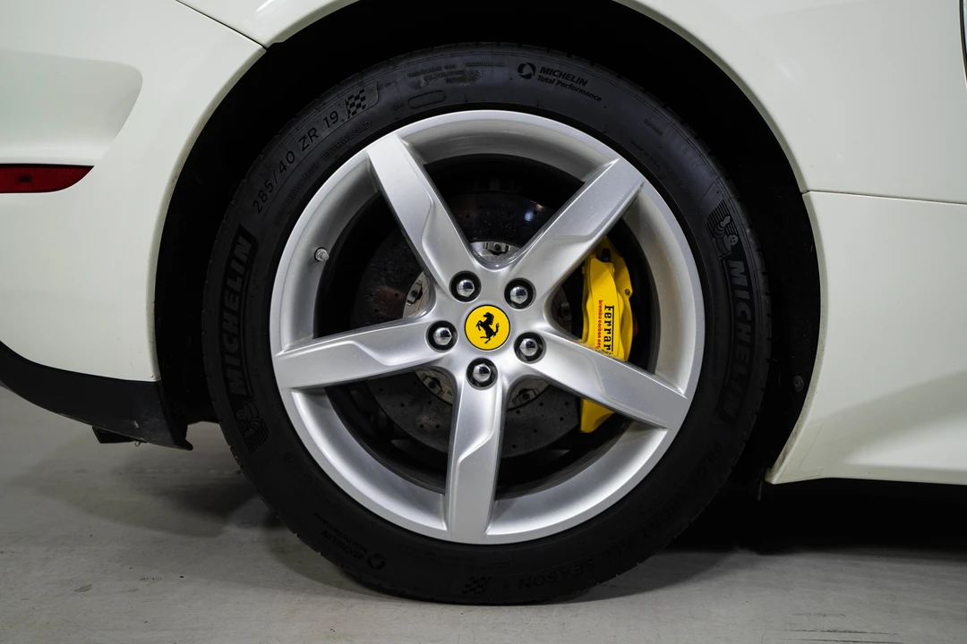 2017 Ferrari California T - Image 26 of 31