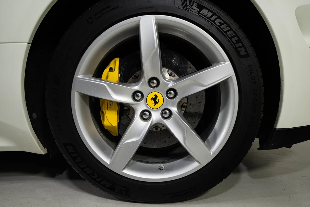 2017 Ferrari California T - Image 16 of 31