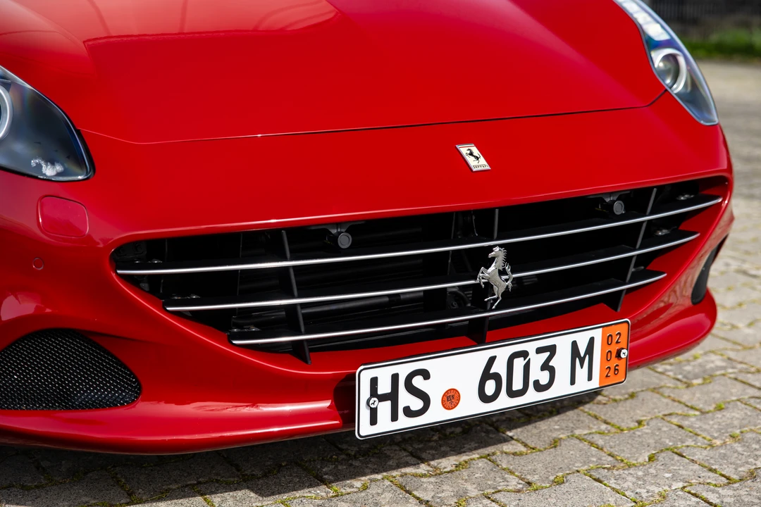 2017 Ferrari California T - Image 11 of 31