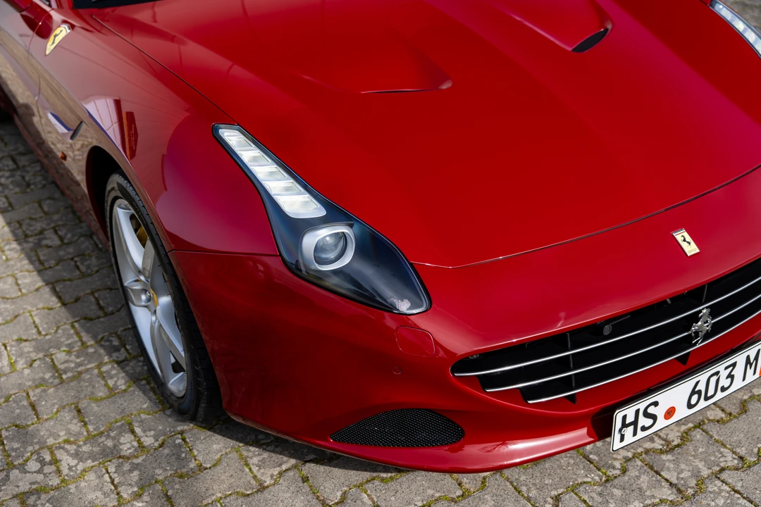 2017 Ferrari California T - Image 31 of 31