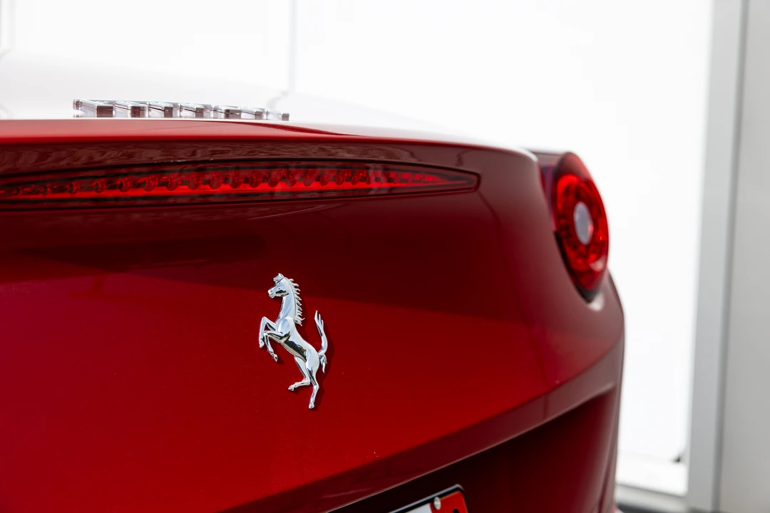 2017 Ferrari California T - Image 16 of 31