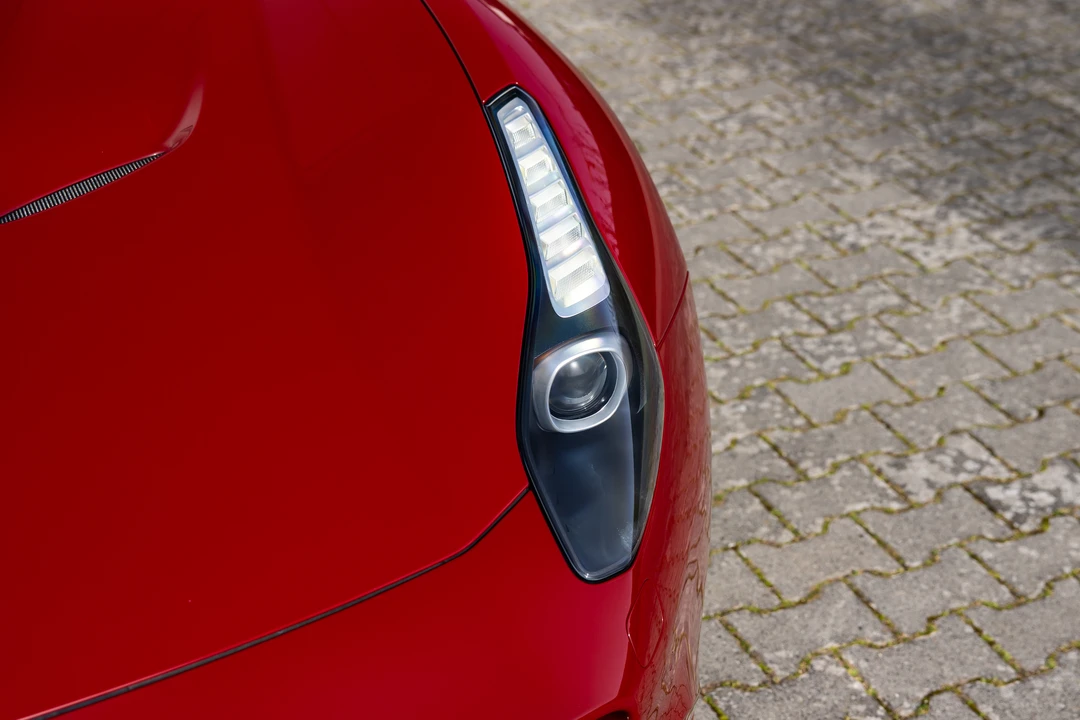 2017 Ferrari California T - Image 12 of 31