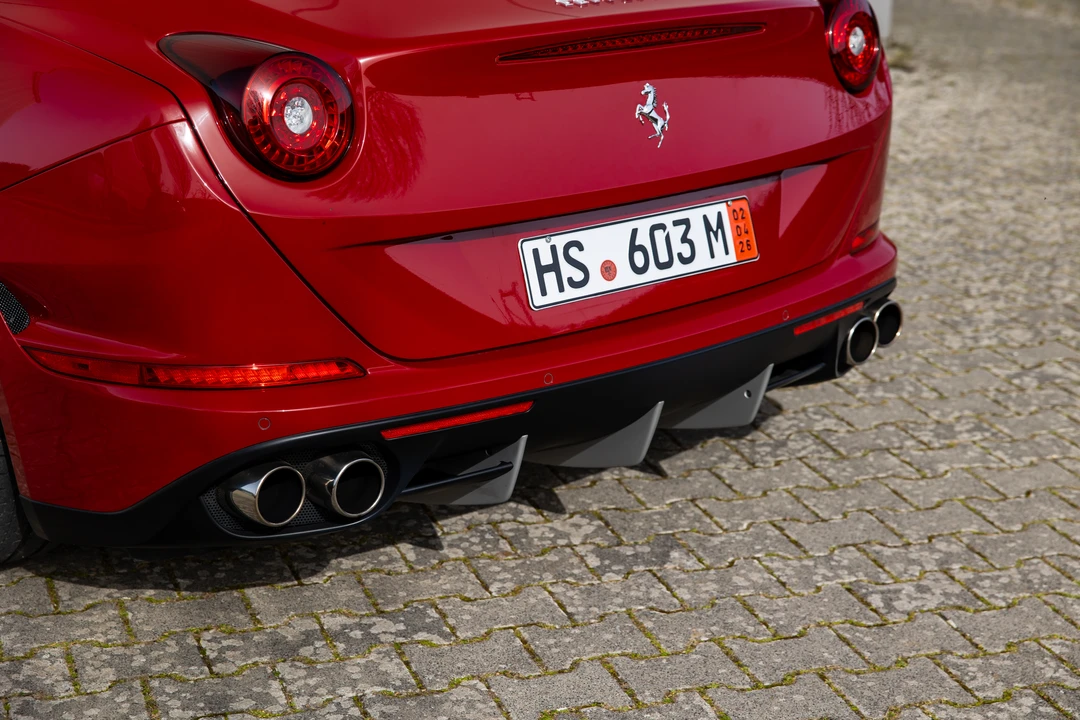 2017 Ferrari California T - Image 21 of 31