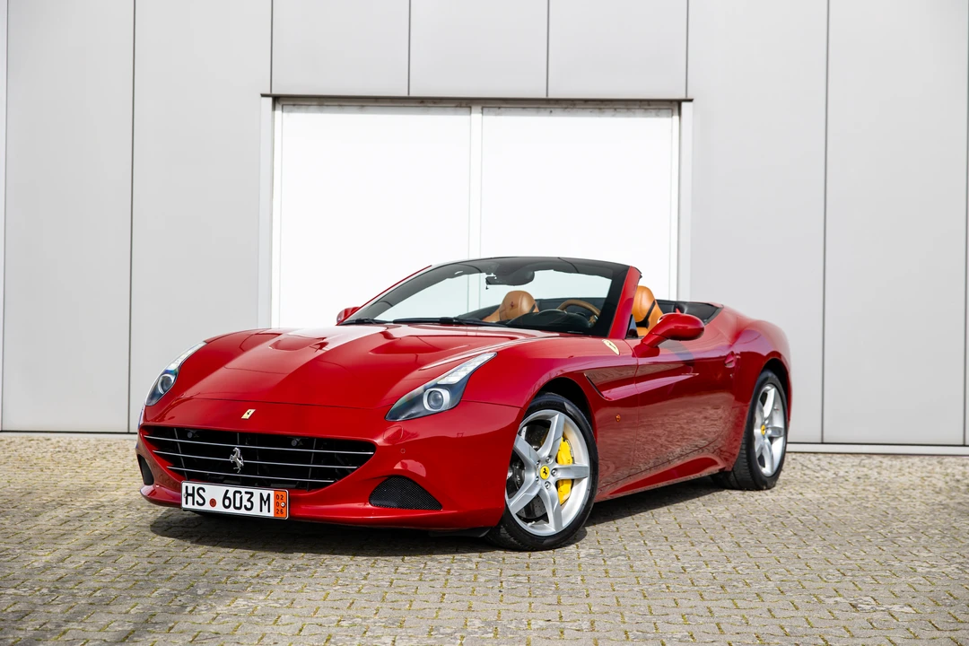 2017 Ferrari California T - Image 3 of 31