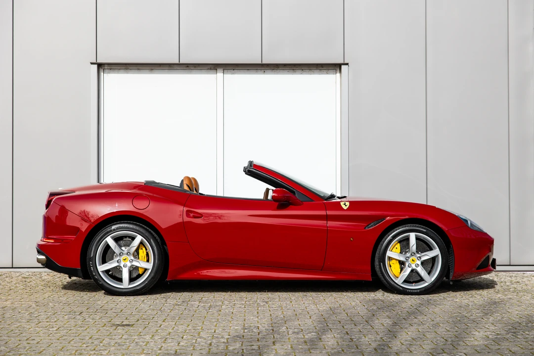 2017 Ferrari California T - Image 7 of 31