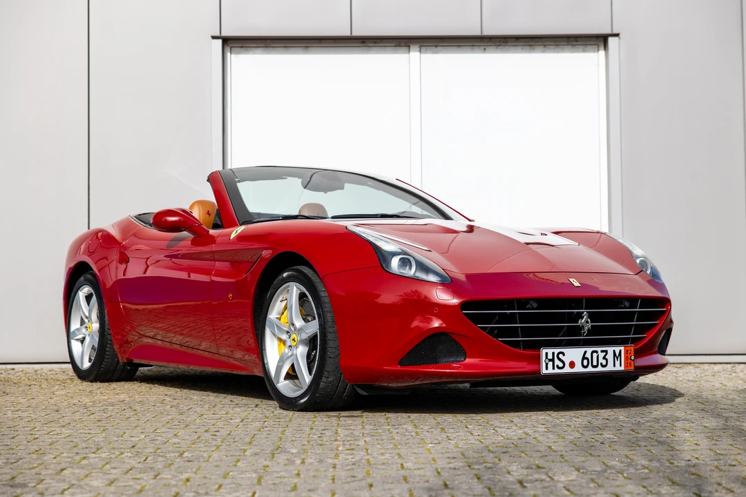 2017 Ferrari California T - Image 8 of 31