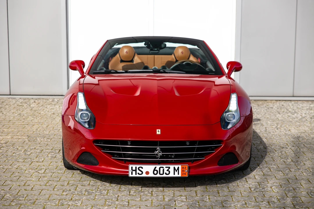 2017 Ferrari California T - Image 9 of 31