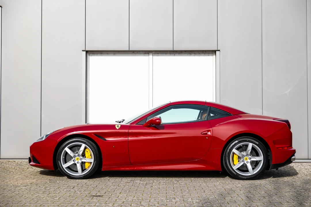 2017 Ferrari California T - Image 4 of 31