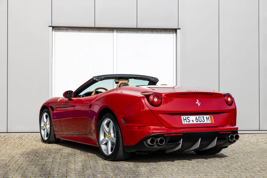 2017 Ferrari California T - Image 5 of 31