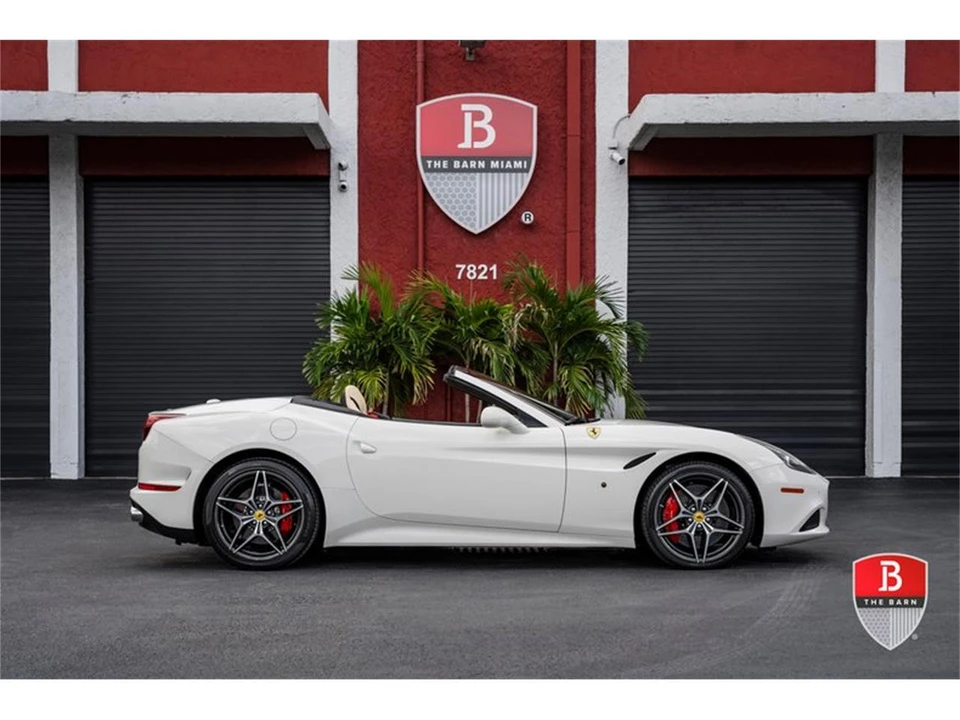 2017 Ferrari California T - Image 17 of 31