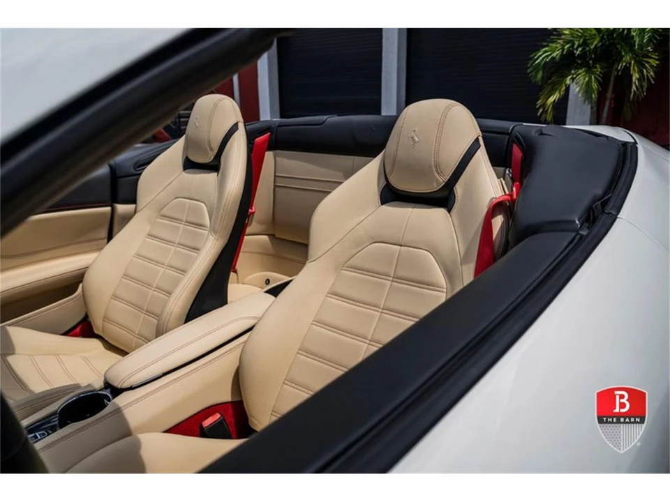 2017 Ferrari California T - Image 27 of 31