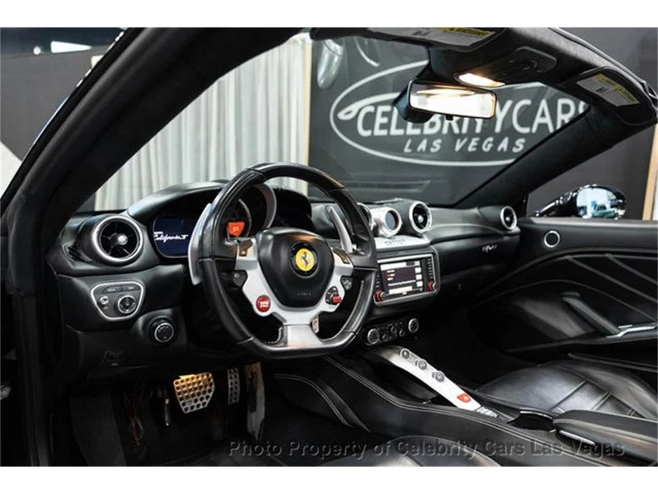 2017 Ferrari California T - Image 2 of 31
