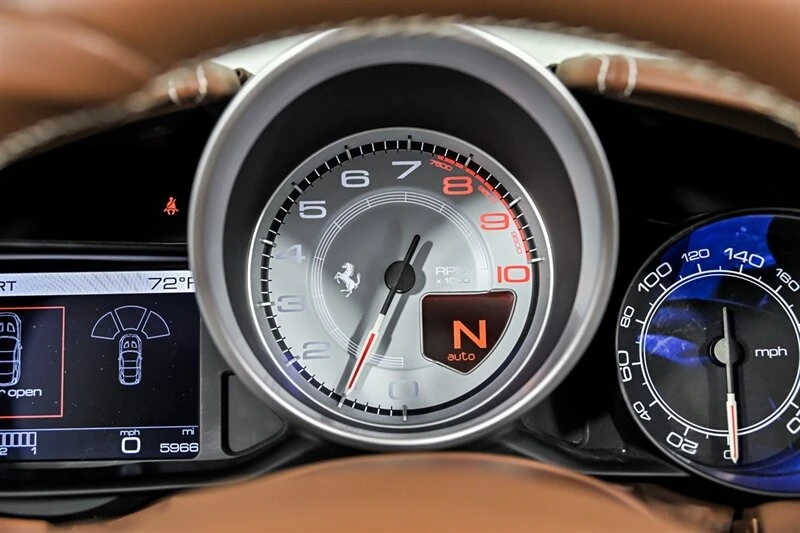 2017 Ferrari California T - Image 25 of 31