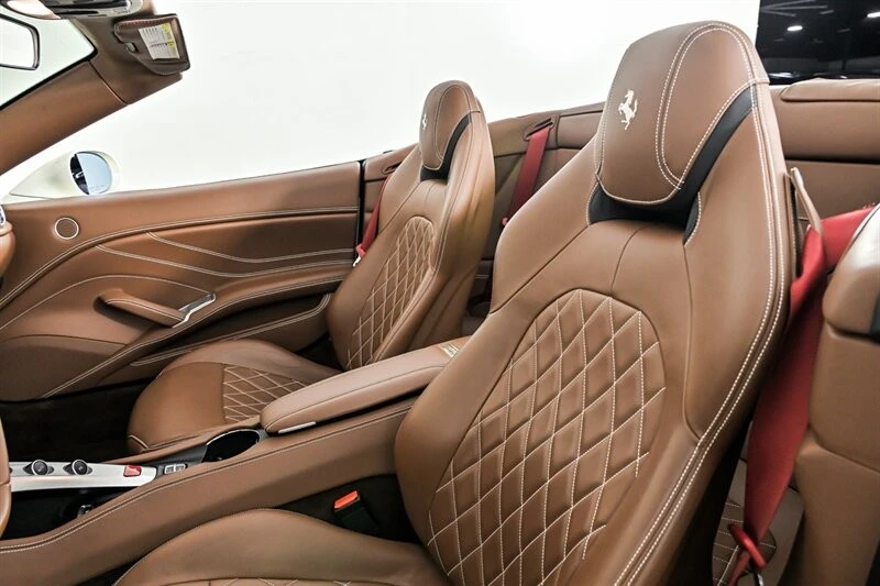 2017 Ferrari California T - Image 19 of 31
