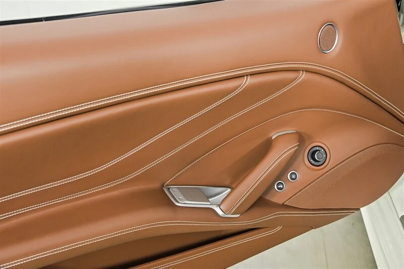 2017 Ferrari California T - Image 16 of 31