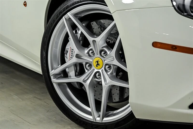 2017 Ferrari California T - Image 4 of 31
