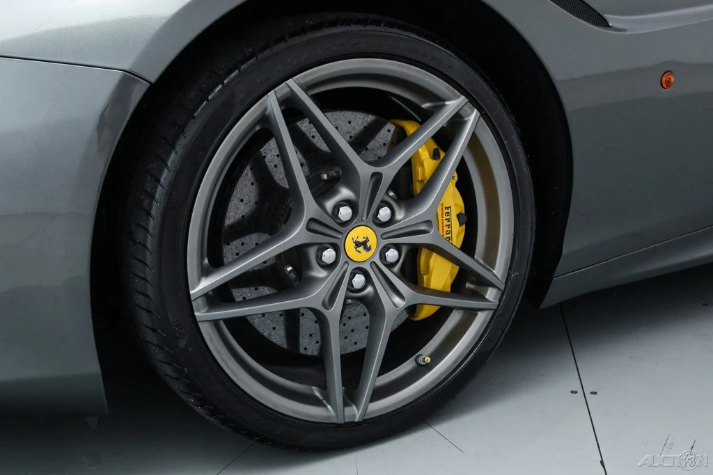 2017 Ferrari California T - Image 16 of 21