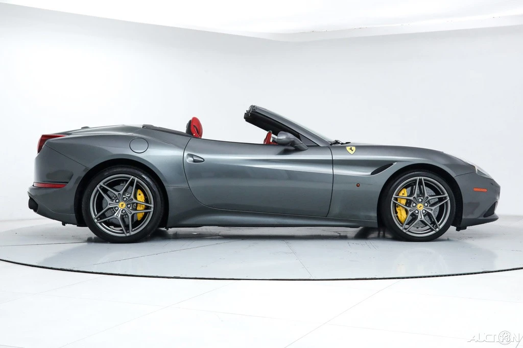 2017 Ferrari California T - Image 10 of 21