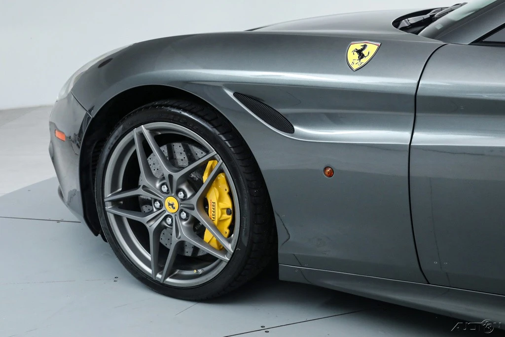 2017 Ferrari California T - Image 17 of 21