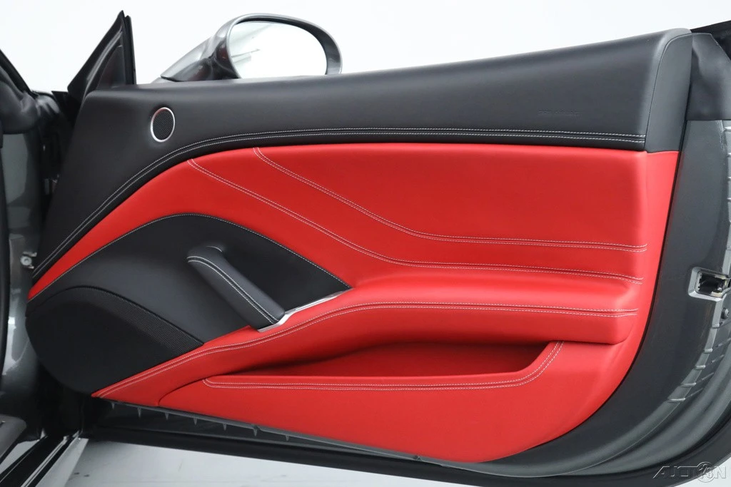 2017 Ferrari California T - Image 20 of 21