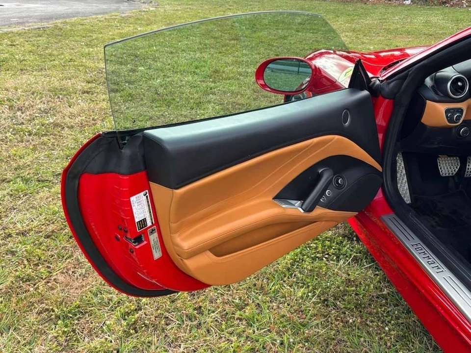 2017 Ferrari California T - Image 11 of 21