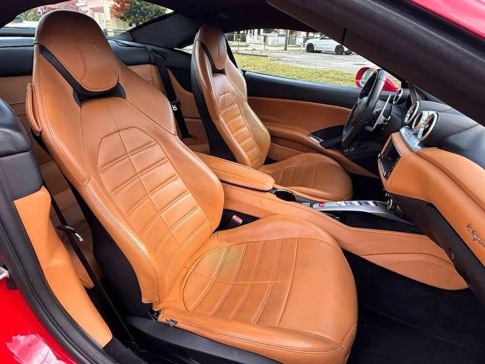 2017 Ferrari California T - Image 19 of 21