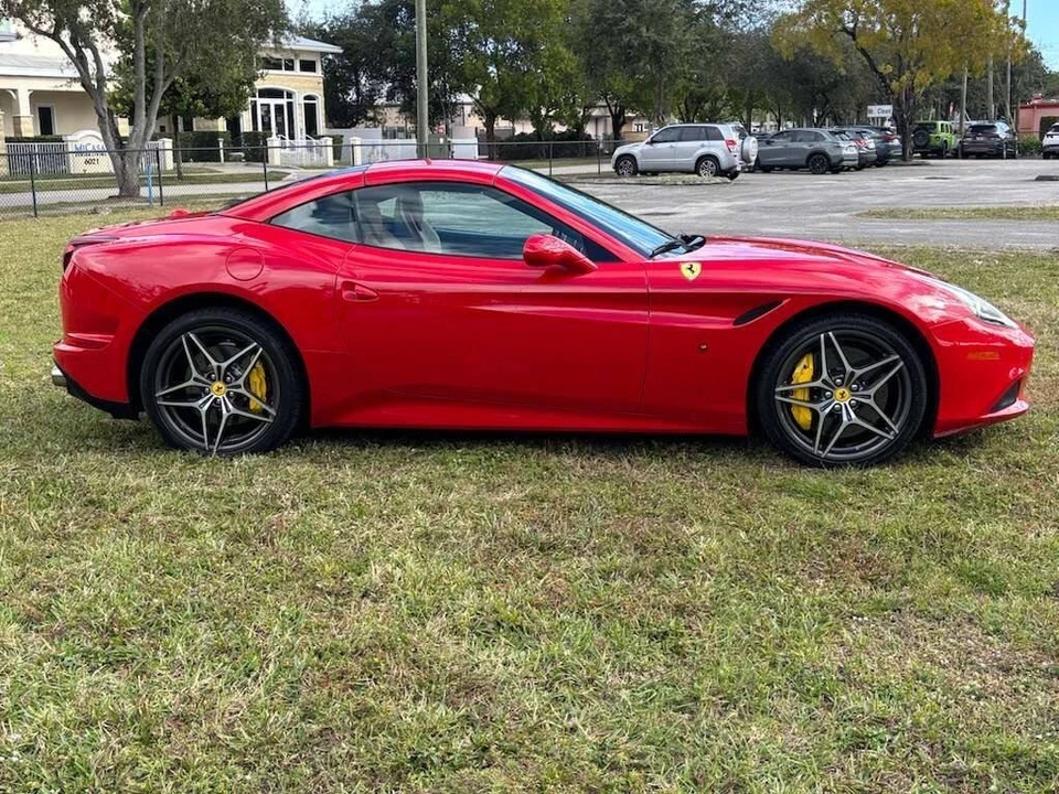 2017 Ferrari California T - Image 10 of 21