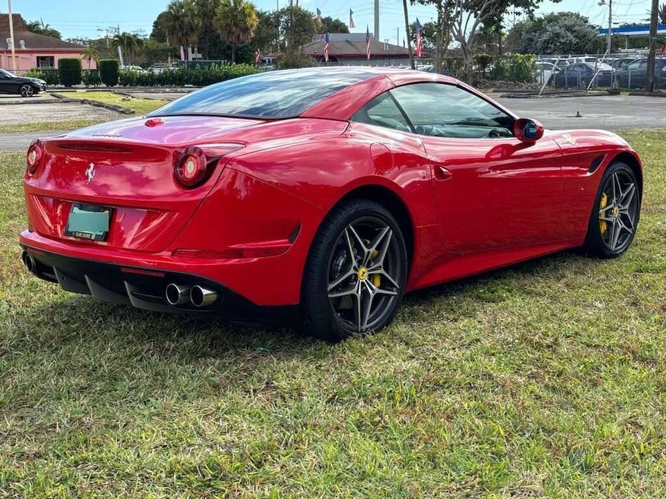 2017 Ferrari California T - Image 9 of 21