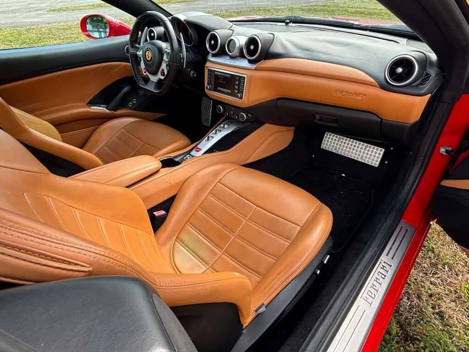 2017 Ferrari California T - Image 18 of 21