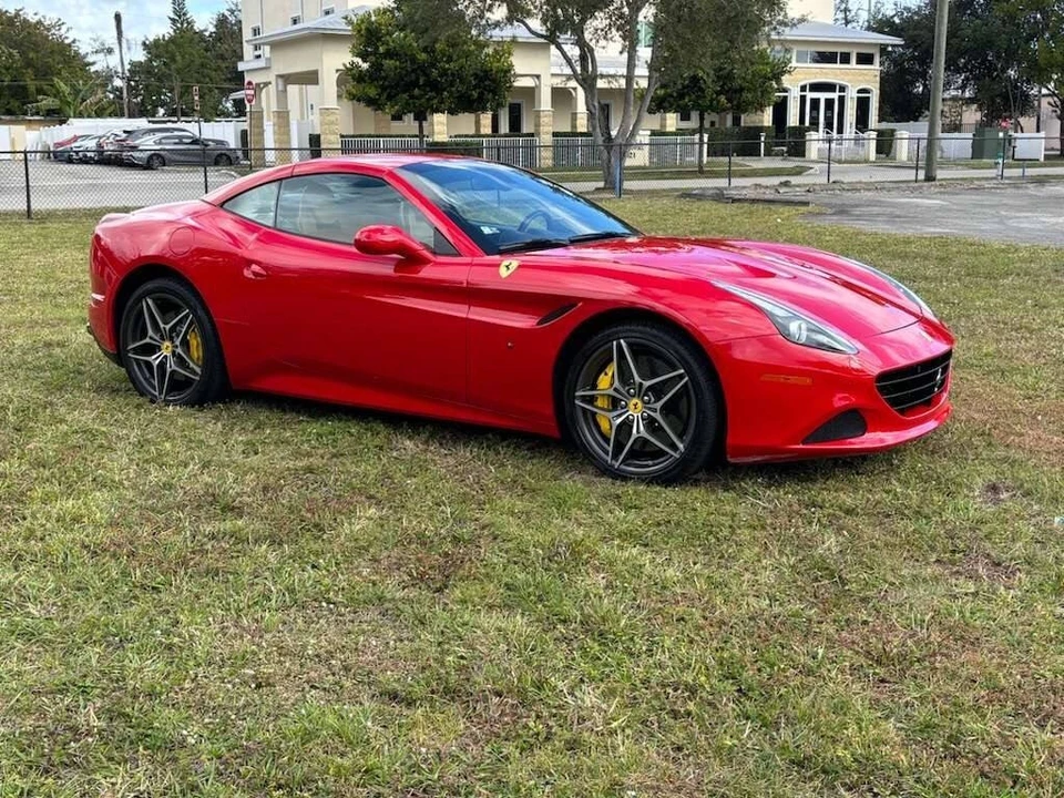 2017 Ferrari California T - Image 4 of 21