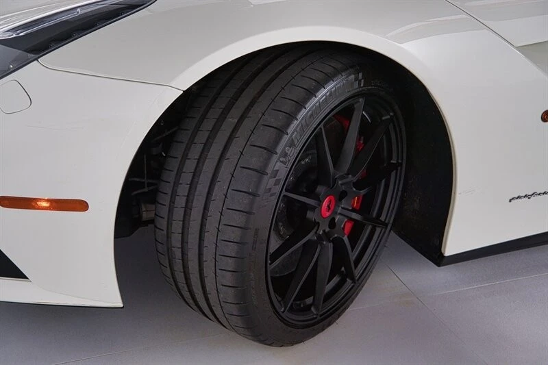 2017 Ferrari F12berlinetta - Image 28 of 31