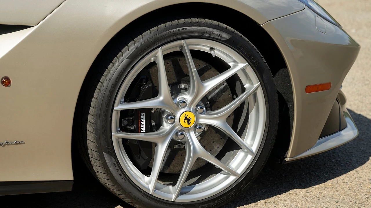 2017 Ferrari F12berlinetta - Image 16 of 31