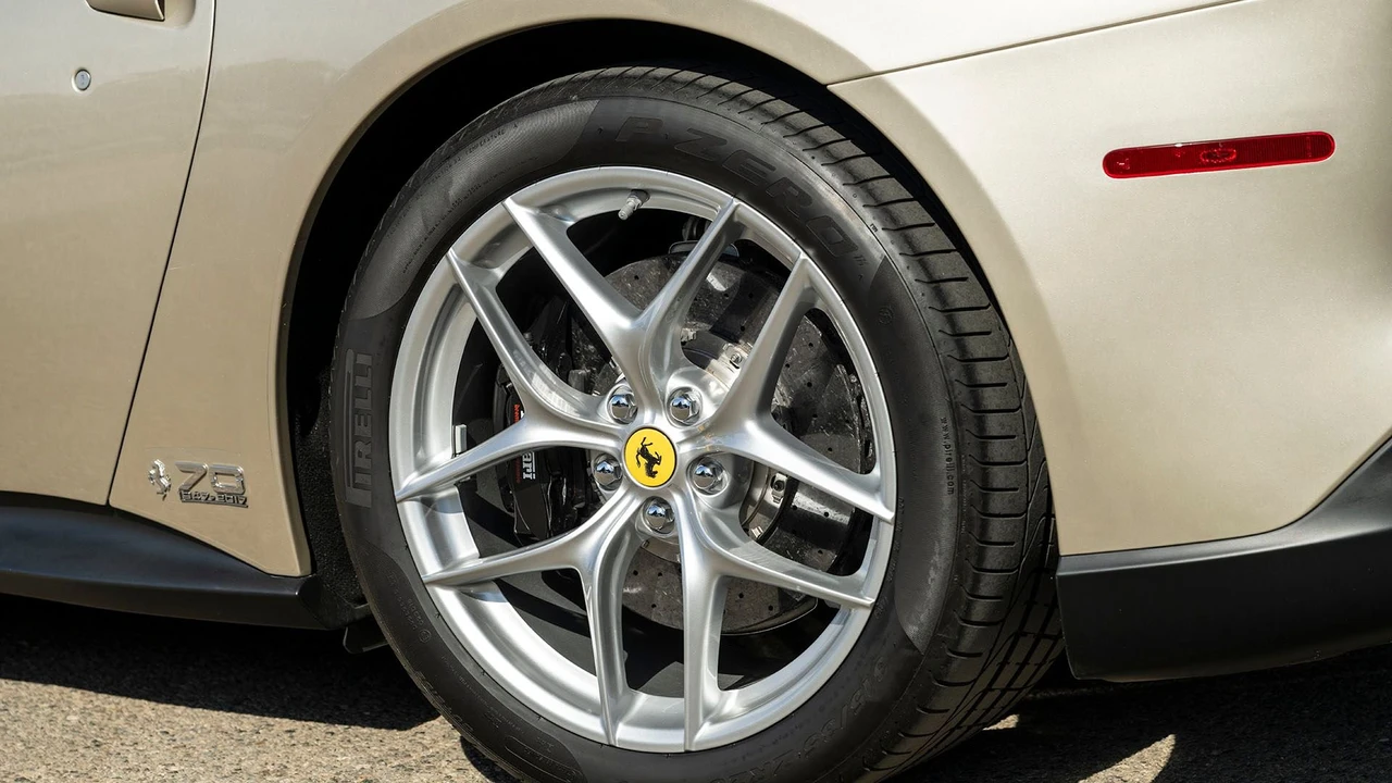 2017 Ferrari F12berlinetta - Image 29 of 31