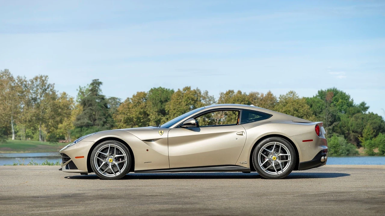 2017 Ferrari F12berlinetta - Image 2 of 31