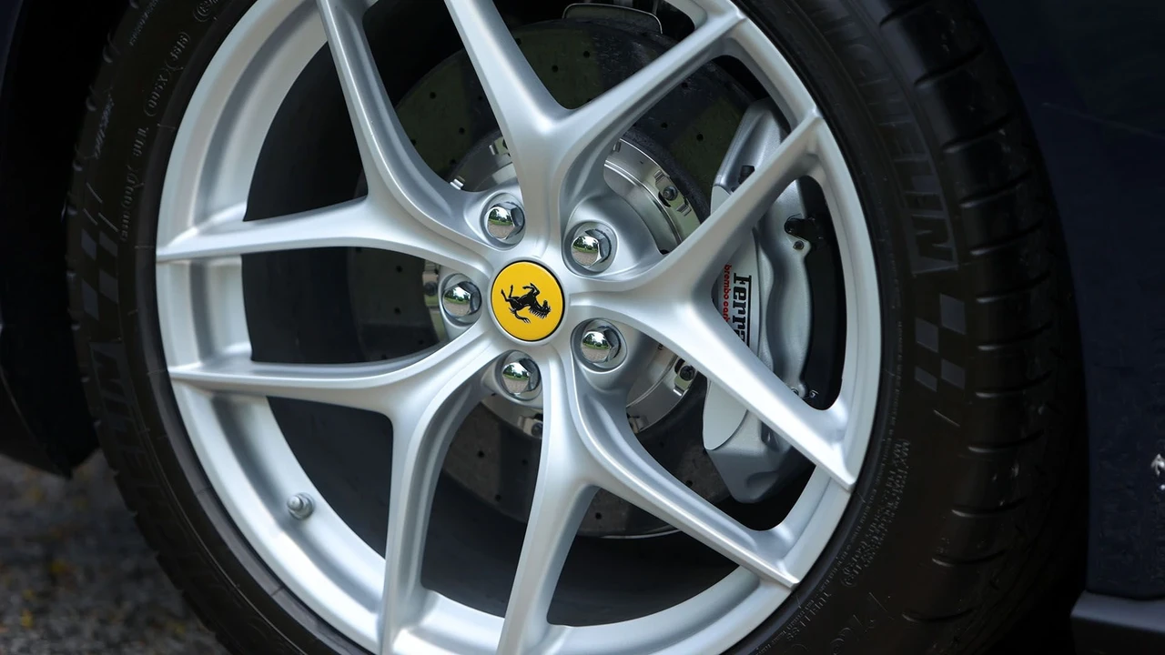 2017 Ferrari F12berlinetta - Image 28 of 31